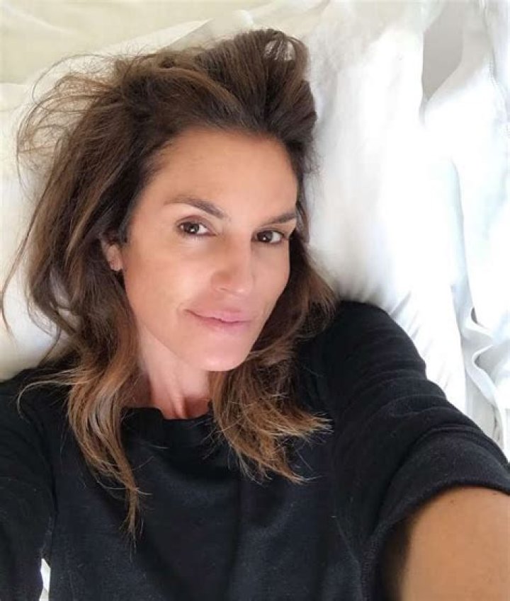 Cindy Crawford Was Asked To Remove Beauty Mark She Reveals In Interview – Hollywood Life