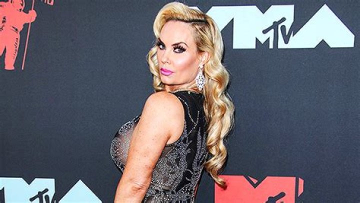 Coco Austin Wears Plunging Top & Sexy Thong: Photos – Hollywood Life