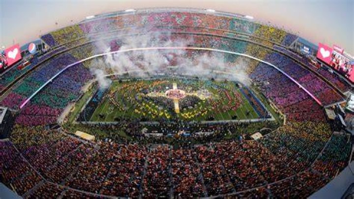 Coldplay’s Halftime Show At Super Bowl 2016 — Chris Martin & Co. Rock SF Stage – Hollywood Life