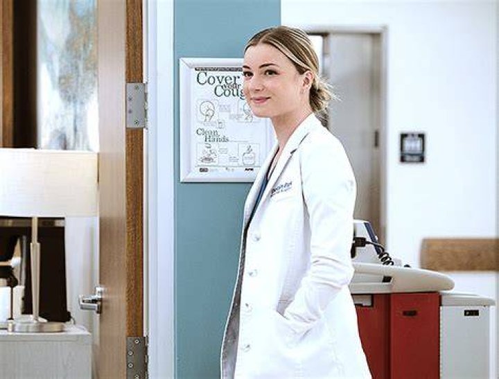 Conrad Notices Gigi Is Taking After Nic — Preview – Hollywood Life