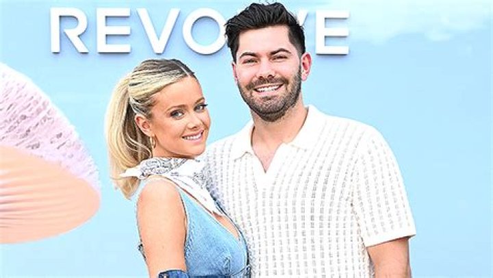 Couple Ties The Knot – Hollywood Life