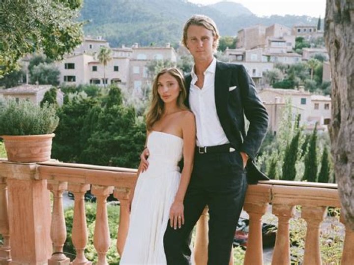 Couple Wed In Mallorca – Hollywood Life