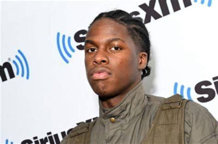 Daniel Caesar Instagram Live Rant On Black People, YesJulz & More – Hollywood Life