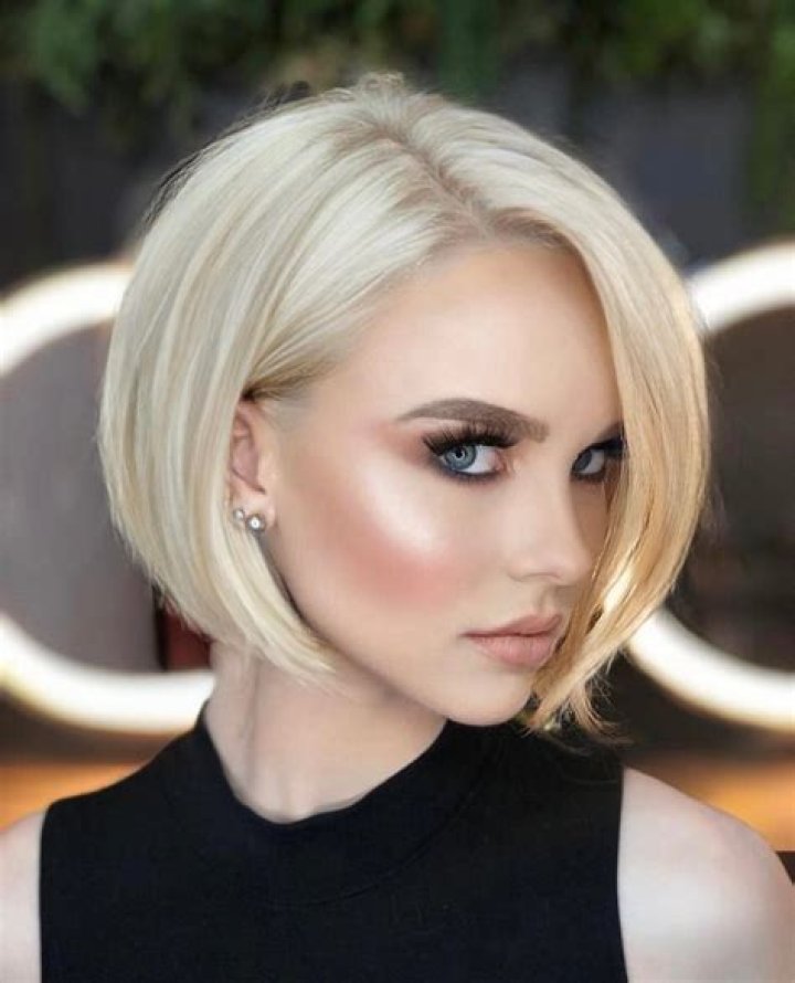 Debuts Short Blonde Bob In New Photos – Hollywood Life