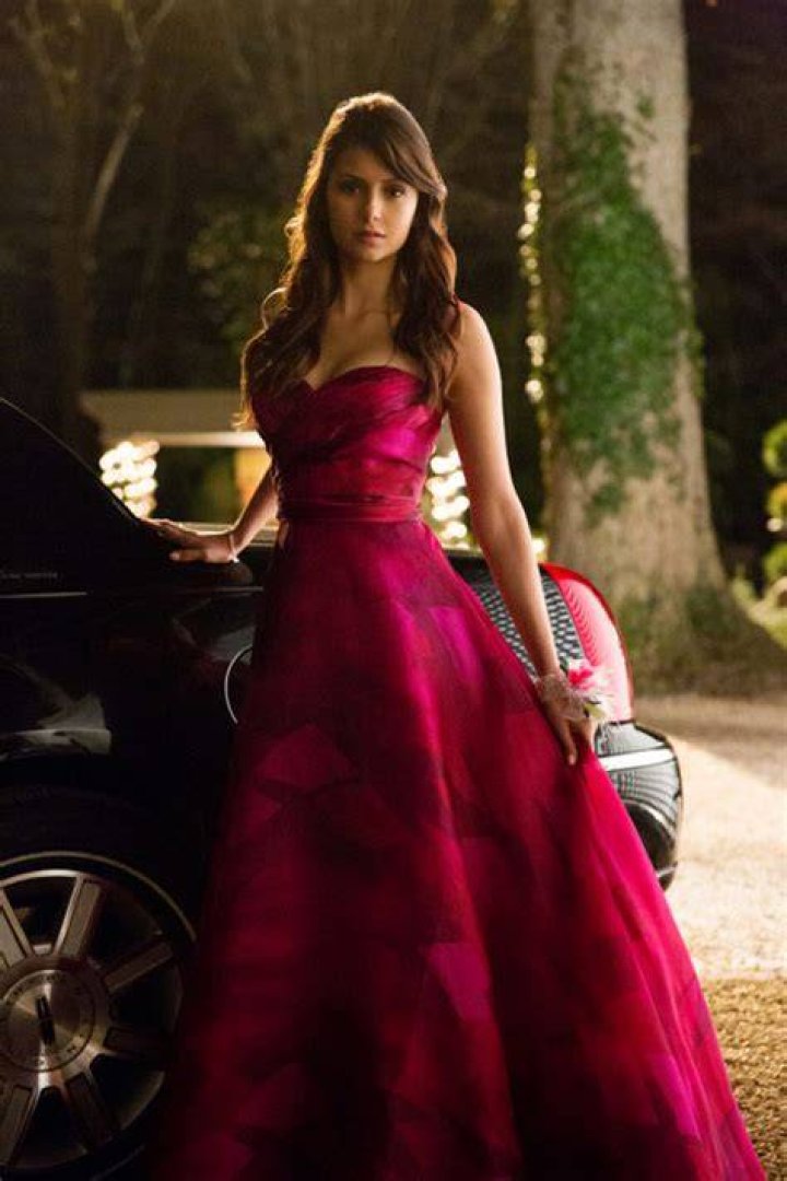 Deets on Elena’s Gorgeous Gown – Hollywood Life
