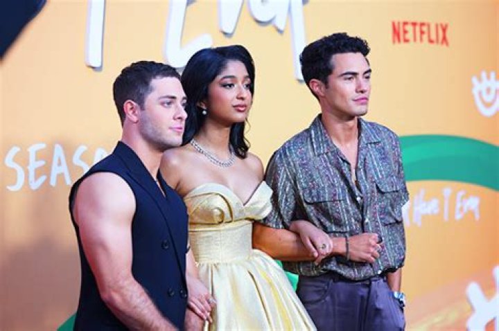 Devi & Ben Together (Exclusive) – Hollywood Life