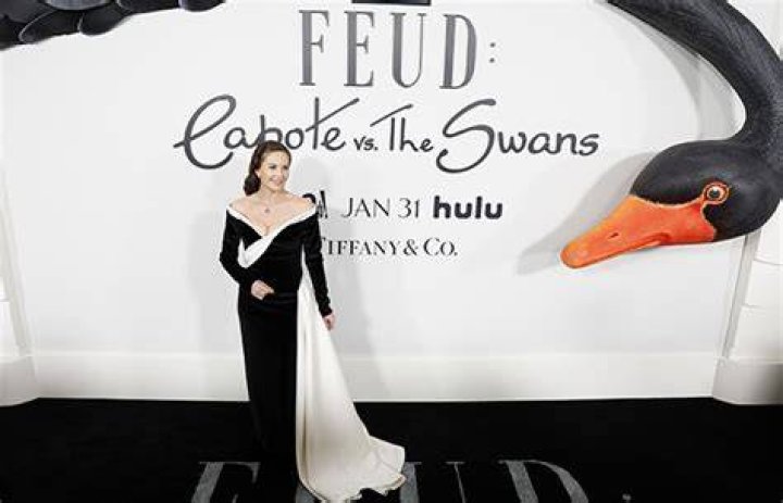 Diane Lane Wows in Plunging Velvet Gown at the ‘Feud’ Season 2 Premiere