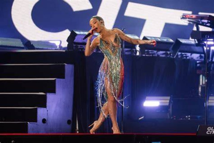 Doja Cat Performs In Brazil After Saying She’s ‘Quitting’ Music & Rocks Daisy Dukes