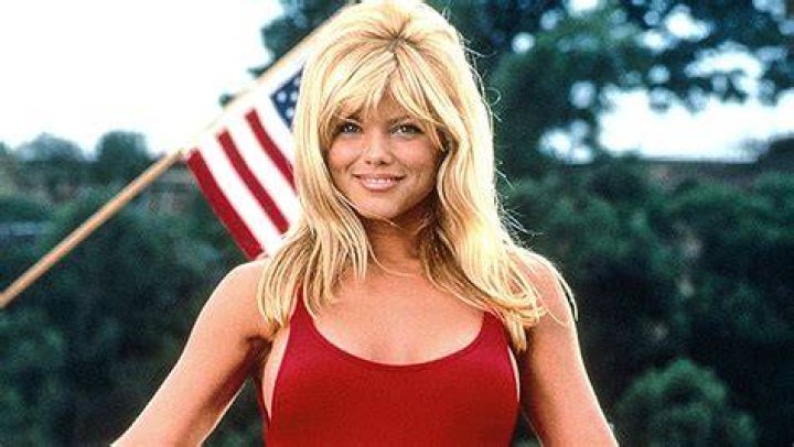 Donna D’Errico Recreates ‘Baywatch’ In Red Swimsuit: Photo – Hollywood Life