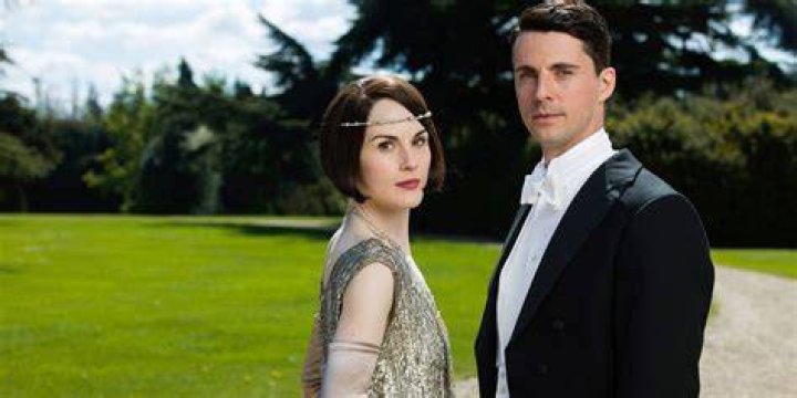 ‘Downton Abbey’ — Lady Mary & Henry Talbot Kiss In The Rain – Hollywood Life