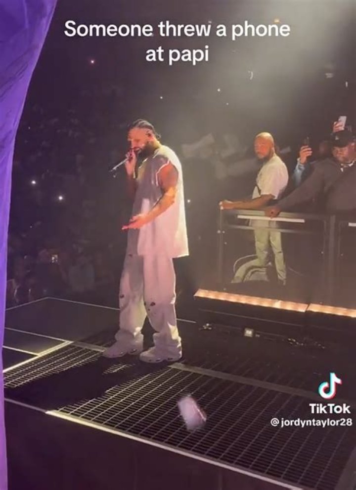 Drake Hit By A Phone Thrown By Audience Member During Concert – Hollywood Life