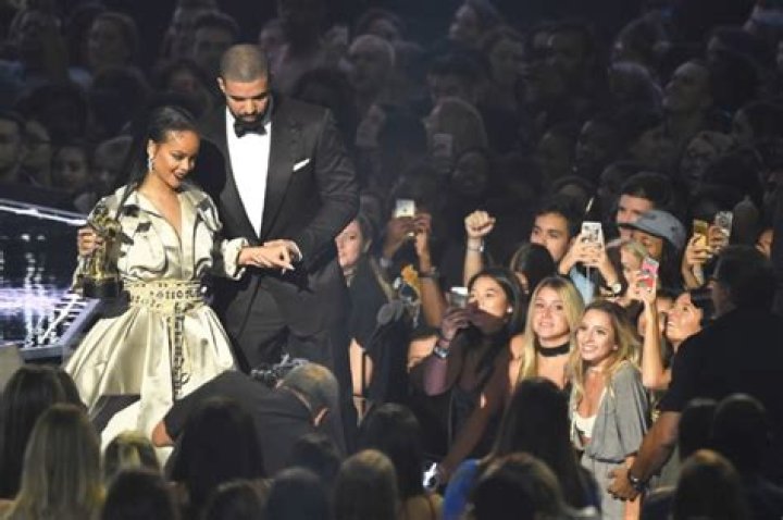 Drake’s Hottest A-List Romances: Bella Hadid & More