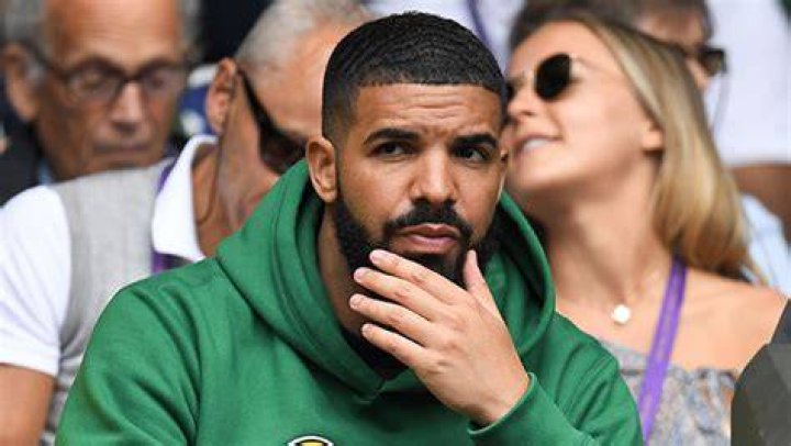 Drake Wears Adonis Bracelet In Pic & Fans React – Hollywood Life