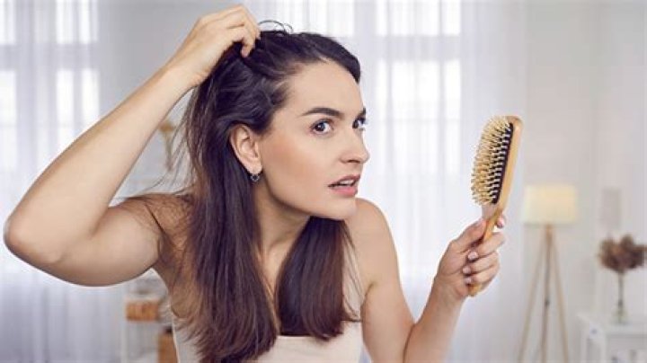 Dry Scalp vs Dandruff | Hollywoodlife Reviews – Hollywood Life