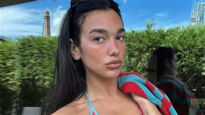 Dua Lipa’s Blue String Bikini While Makeup Free On Vacation: Video – Hollywood Life