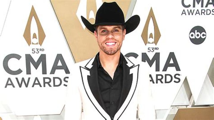 Dustin Lynch Talks ‘Thinking ‘Bout You’ & New Album – Hollywood Life