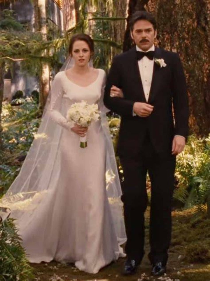 Edward & Bella’s Anniversary — Celebrate ‘Twilight’ Wedding 2 Years Later – Hollywood Life