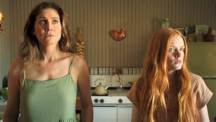 Elizabeth Mitchell On ‘Witch Hunt’ & Those Wild ‘Outer Banks’ Theories – Hollywood Life