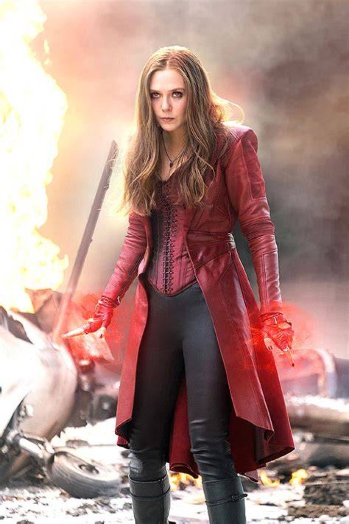 Elizabeth Olsen Cracks Up Over Fan Theory That Sisters Mary-Kate & Ashley Will Have Role In ‘WandaVision’