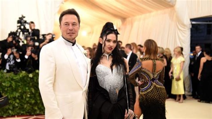 Elon Musk & Grimes Welcome Their 1st Child Together: ‘Mom & Baby All Good’
