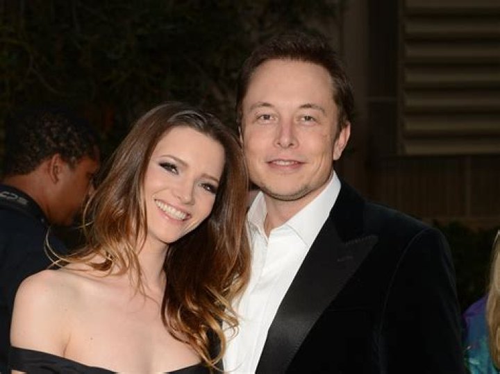 Elon Musk’s Girlfriend Grimes Confirms Pregnancy & Admits To Struggling In 2nd Trimester