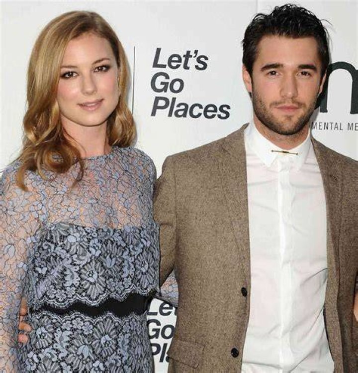 Emily VanCamp & Josh Bowman — PICS
