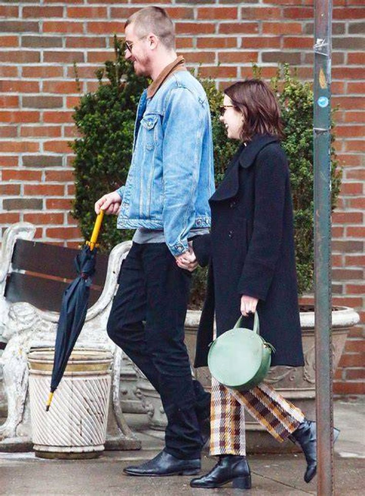 Emma Roberts Goes Shopping With Boyfriend Cody John In New Photos – Hollywood Life