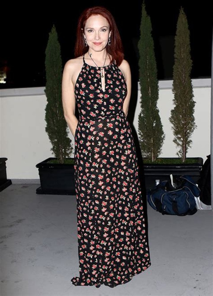 Everything To Know About Amy Yasbeck – Hollywood Life