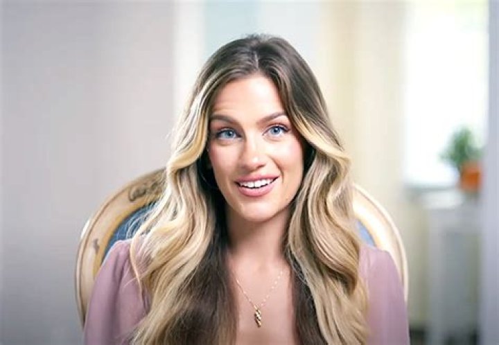 Exclusive Sneak Peek At Docuseries – Hollywood Life