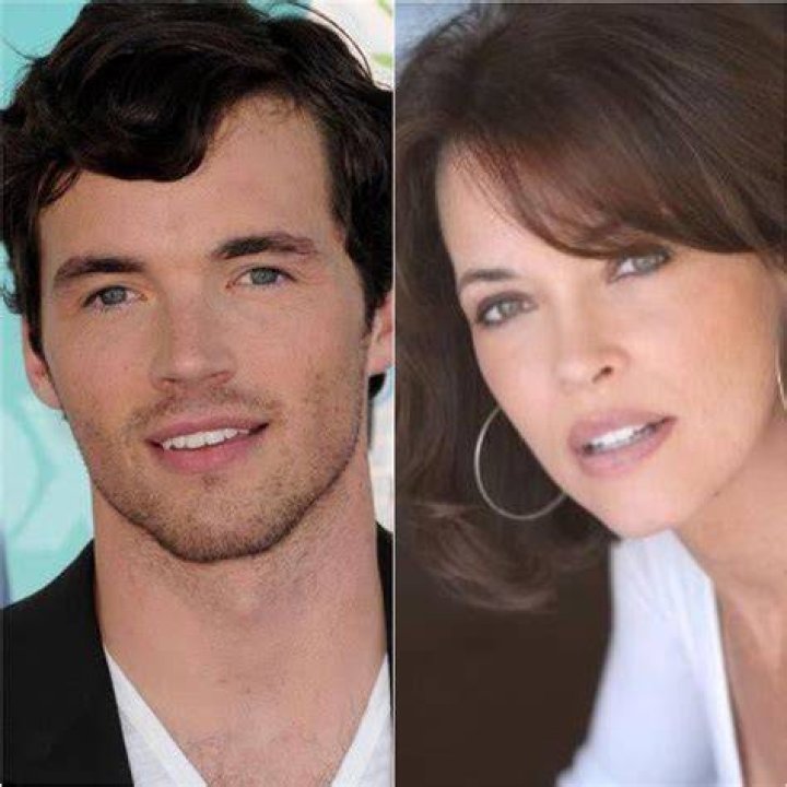 Ezra says goodbye to Aria! – Hollywood Life