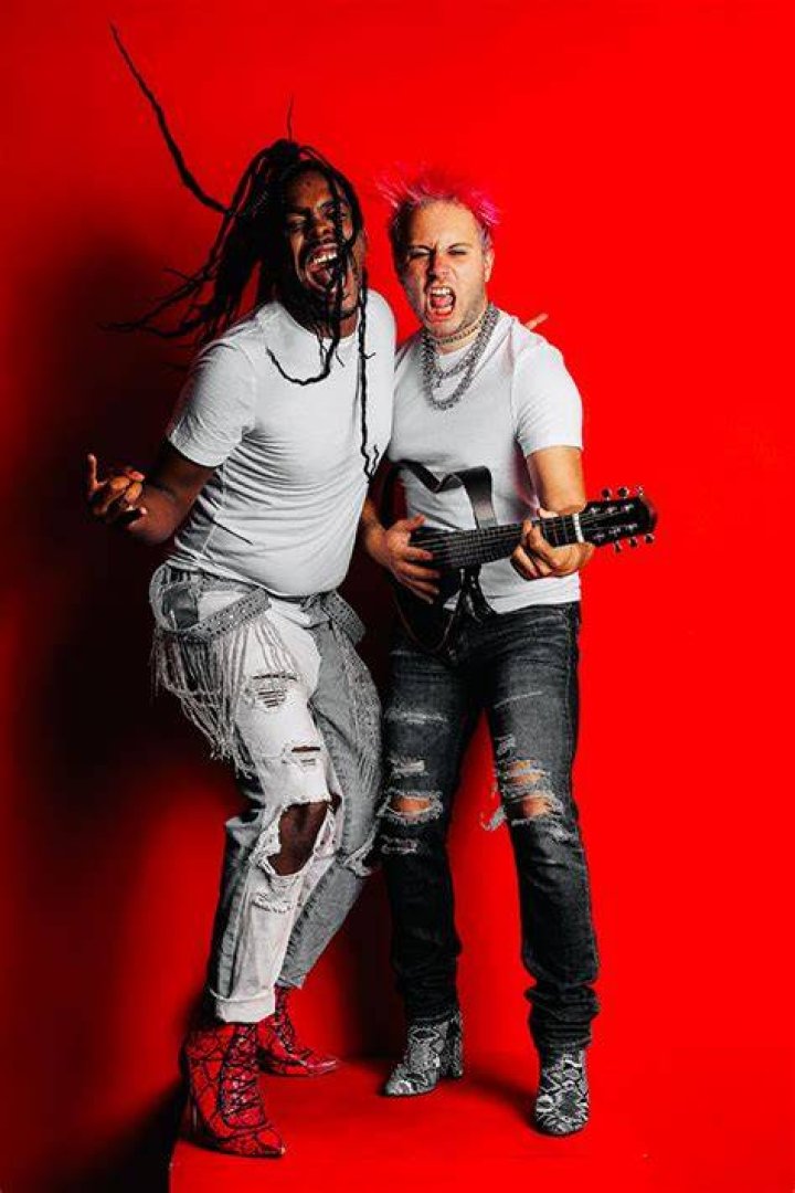 Fab The Duo Try To Pass The Time In New Pop-Punk-Powered Anthem ‘ISFB’