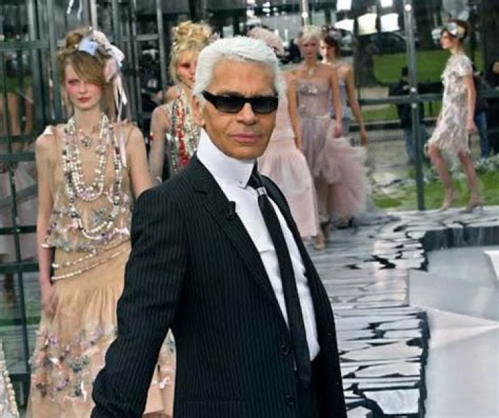 Facts About The Dead Fashion Designer – Hollywood Life