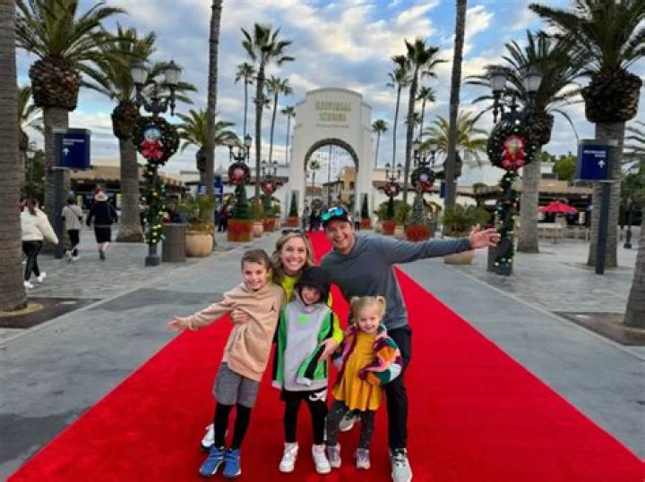 Family Pic – Hollywood Life