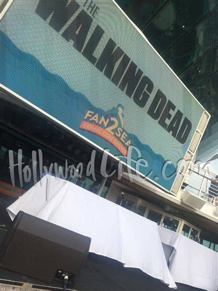 Fan2Sea Cruise Photos 2017 — ‘Stranger Things,’ ‘The Walking Dead’ & More – Hollywood Life