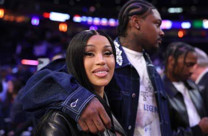 Fans Think She’s Team Cardi – Hollywood Life