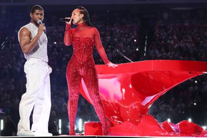 Flaunts Dance Moves With Usher – Hollywood Life