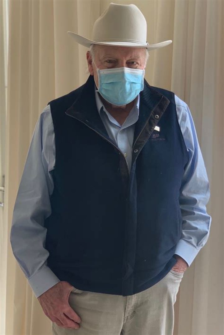 Former VP Dick Cheney Posts Pic Wearing Mask, Shading Trump: ‘#RealMenWearMasks’