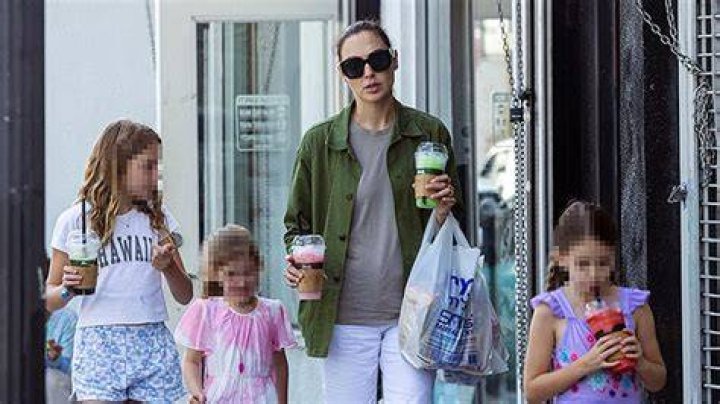 Gal Gadot & Daughters Alma & Maya Spotted In Los Angeles: Photo – Hollywood Life