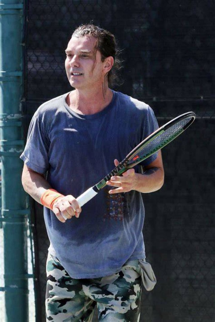 Gavin Rossdale Goes Shirtless While Playing Tennis — Pics – Hollywood Life