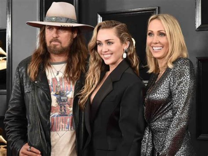 Get To Know Her Famous Dad & Supportive Mom – Hollywood Life