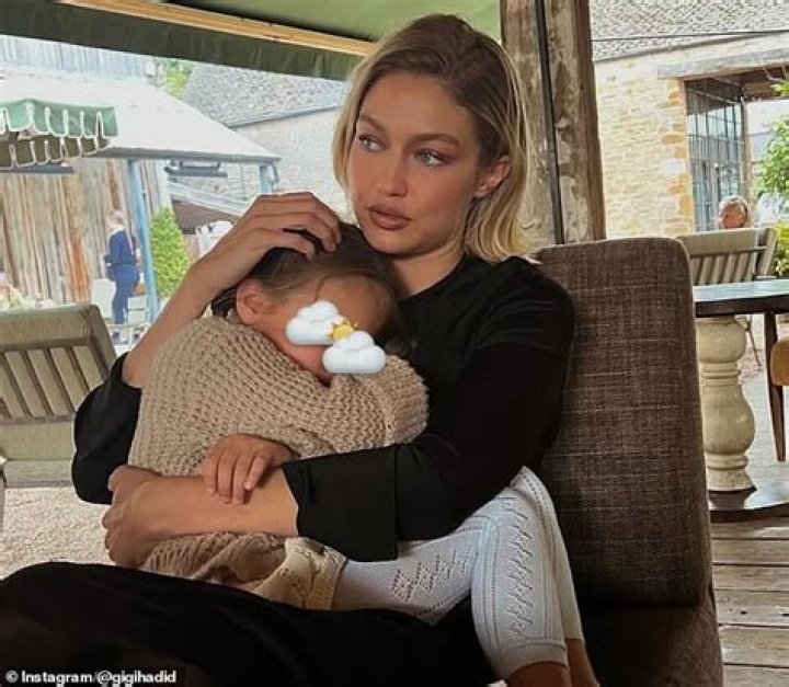 Gigi Hadid Holds Baby Daughter Khai While She’s Sleeping — Pic – Hollywood Life