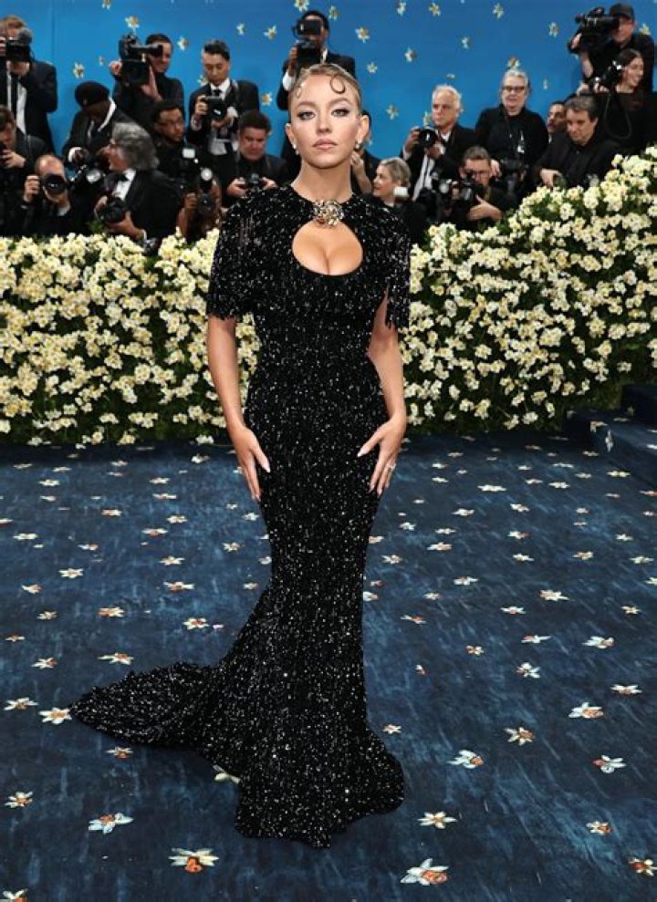 Gigi Hadid, Kendall Jenner & More Supermodels Who Have Slayed On The Met Gala Red Carpet