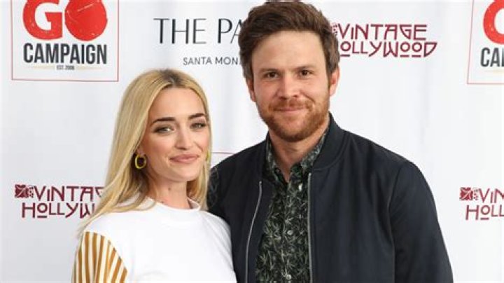 ‘Ginny & Georgia’ Star Expecting Her 1st Child – Hollywood Life