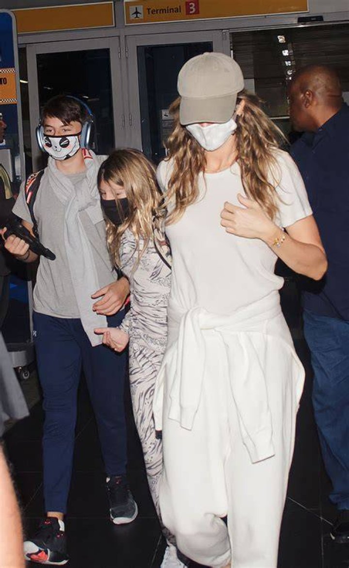 Gisele Flies To Brazil With Kids Ben, 13, & Vivian, 10, Ahead Of 1st Christmas Without Tom Brady