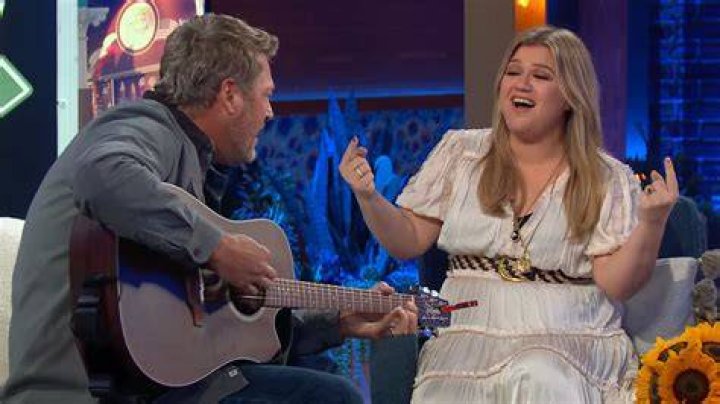 Gwen Stefani & Blake Shelton’s ‘The Voice’ Performance Of Their New Duet – Hollywood Life