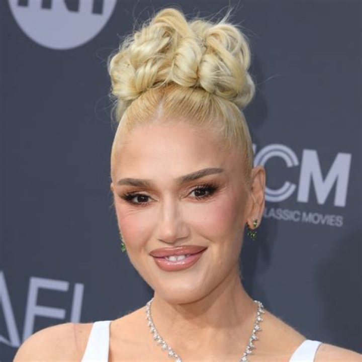 Gwen Stefani’s Bob Haircut & Bangs – Hair Makeover Pics – Hollywood Life