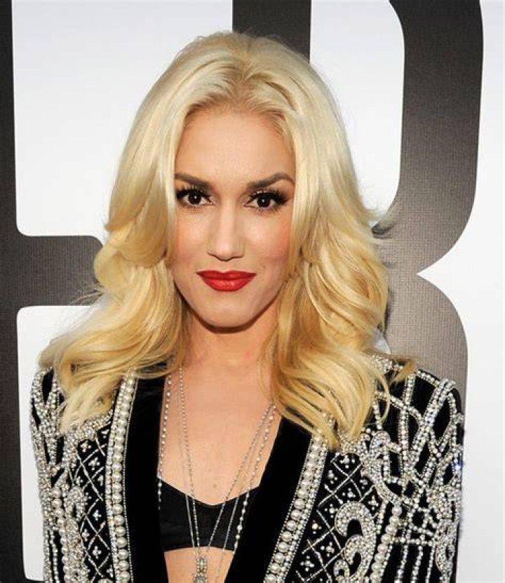 Gwen Stefani’s Red Lipstick — Snag Her Signature Shade – Hollywood Life