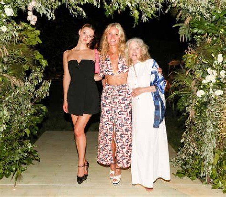 Gwyneth Paltrow Poses With Look-Alike Daughter Apple, 18, & Rarely Seen Son Moses, 16: Photo