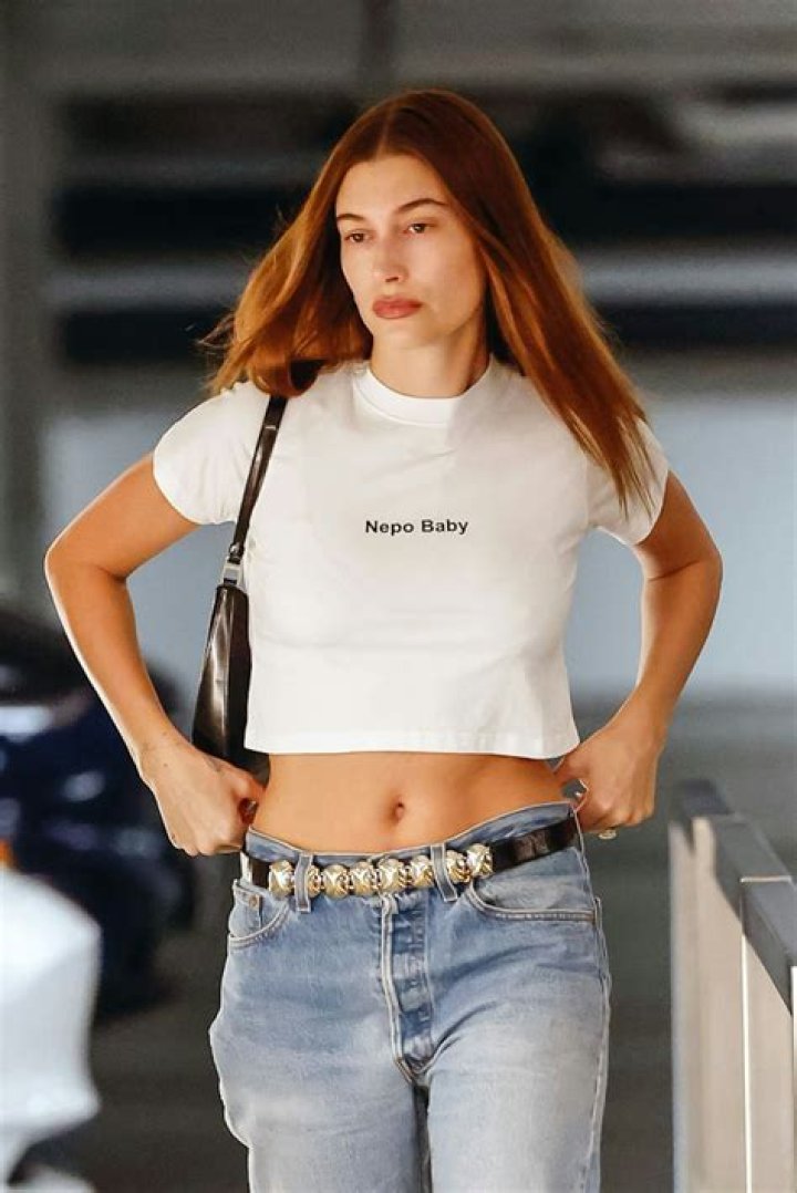 Hailey Baldwin’s Abs In Crop Tops – Pics Of The Model – Hollywood Life