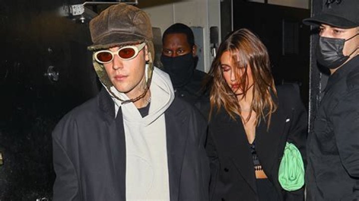 Hailey Baldwin’s Lace Bralette & Blazer – Date With Justin Bieber: Photo – Hollywood Life